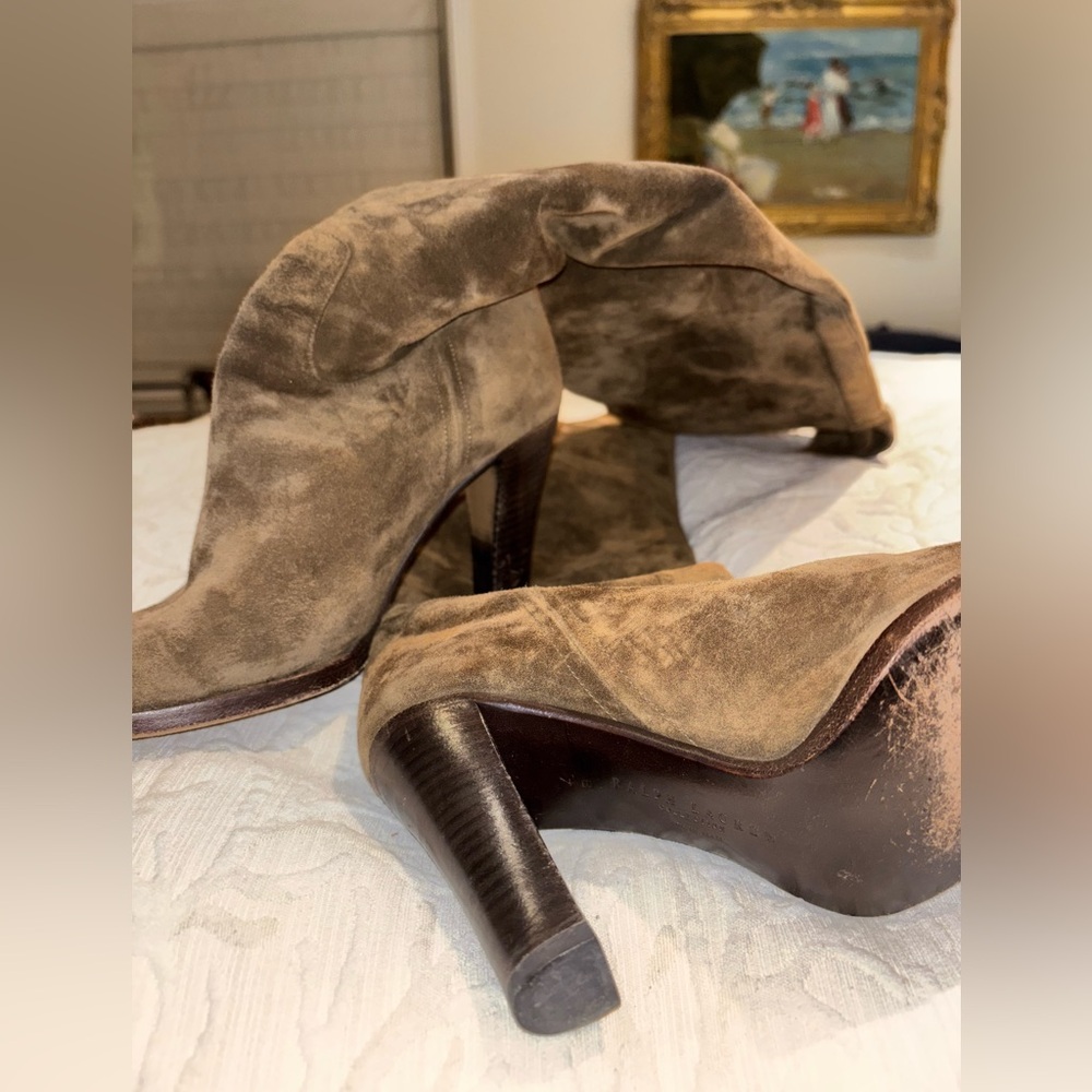 2006 Ralph Lauren tall boots size 7. 3.5 inch heel

100% leather.